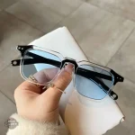 Lunette noire au charme rétro pour un style unique