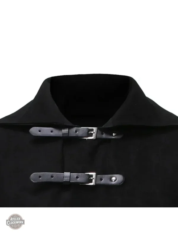 Manteau noir avec capuche pour un look mystérieux