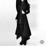 Manteau noir au design steampunk raffiné