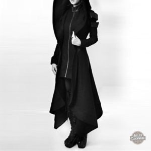 Manteau noir au design steampunk raffiné