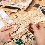 Maquette Jeep vintage en bois à construire