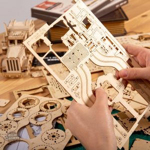 Maquette DIY voiture en bois, design steampunk
