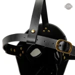 Masque inspiré du passé, design futuriste en cuir
