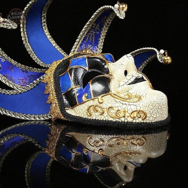 Costume chic avec un masque inspiré de Venise