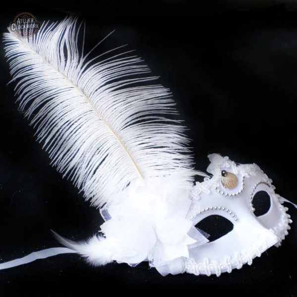 Masque vénitien femme blanc, parfait pour un look audacieux