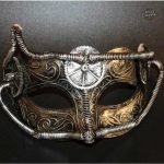 Accessoire vénitien au style steampunk unique