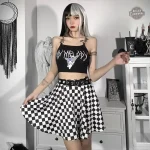 Mode punk chic avec la jupe Cruella pour un look audacieux