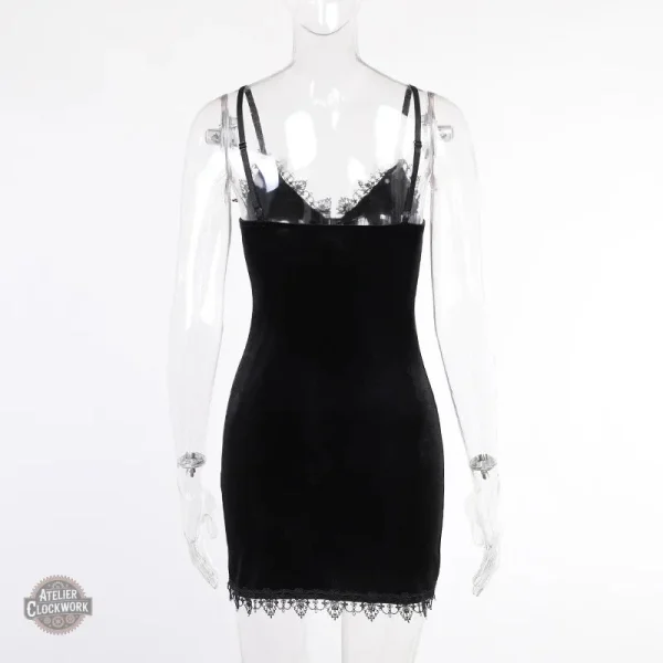 Robe noire courte, un incontournable du style steampunk