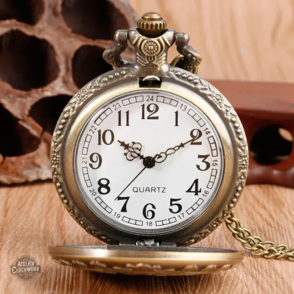 Montre à gousset inspirée d'Alice, design enchanteur