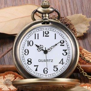 Montre de poche au style rétro-futuriste