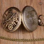 Garde-temps classique : montre à gousset avec mécanisme visible