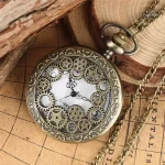 Gousset steampunk avec mécanisme visible, charme intemporel