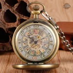 Accessoire rétro, montre à gousset squelette de style ancien