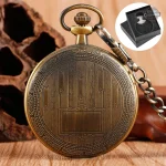 Accessoire chic, montre squelette pour amateurs de vintage