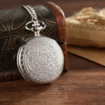 Montre de poche classique en style antique