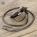 Accessoire raffiné : Montre à Gousset Carrée
