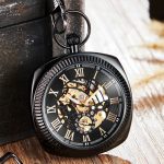 Montre à Gousset avec un design carré distinctif