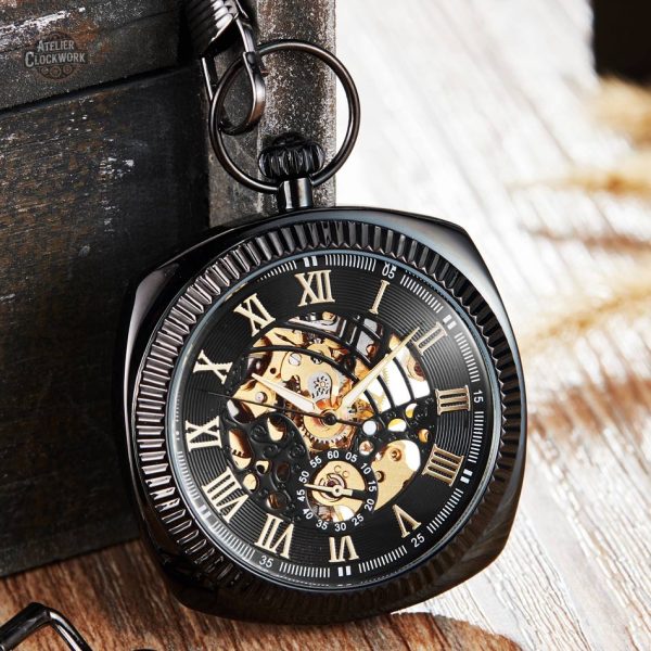 Montre à Gousset avec un design carré distinctif