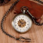 Montre de poche élégante pour infirmière