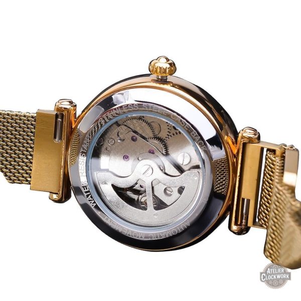 Montre femme steampunk avec design squelette floral