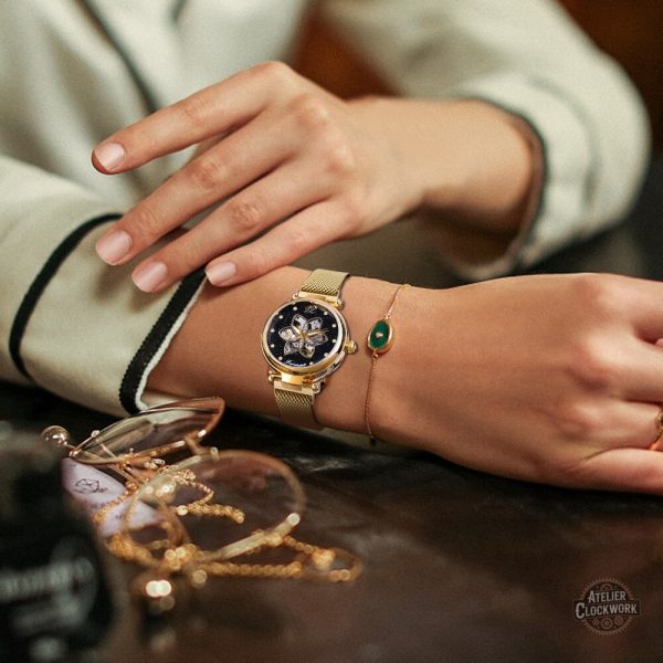Accessoire steampunk original, montre à mécanisme visible