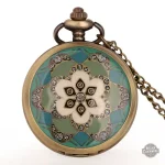 Fleur blanche sur montre femme, un charme unique