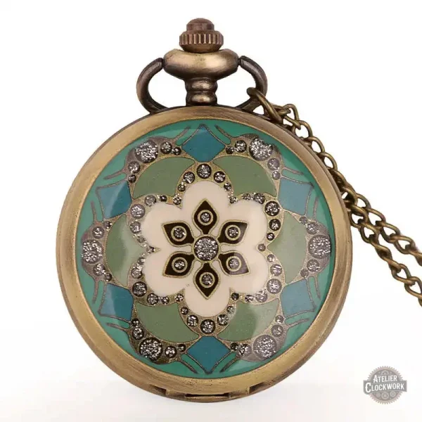 Fleur blanche sur montre femme, un charme unique