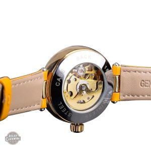 Montre Squelette, une touche de jaune pour un look audacieux