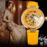 Style steampunk féminin avec montre squelette colorée