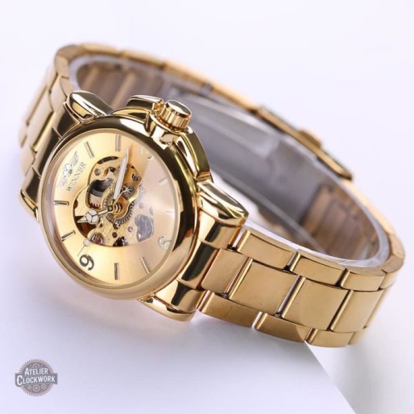 Montre dorée inspirée du style steampunk
