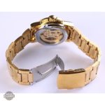 Montre femme dorée au style futuriste