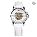 Design steampunk, montre squelette pour femme chic