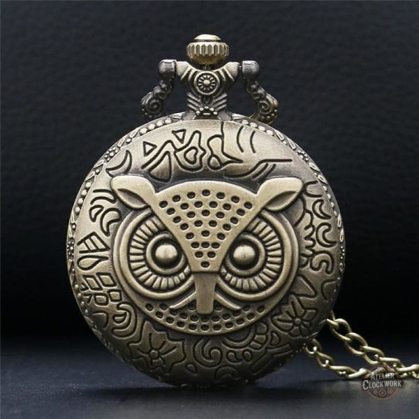 Montre steampunk, hibou en détail captivant