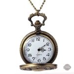 Montre à gousset avec crâne de pirate stylisé