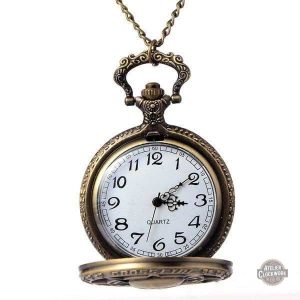 Montre à gousset avec crâne de pirate stylisé