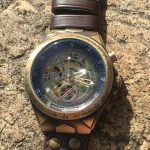 Montre squelette avec bracelet sophistiqué
