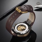 Montre homme avec finition soignée