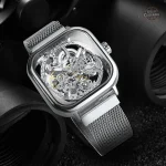 Montre avec mécanisme visible, design steampunk