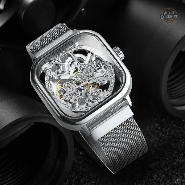 Montre avec mécanisme visible, design steampunk