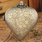 Bijou montre femme au design steampunk
