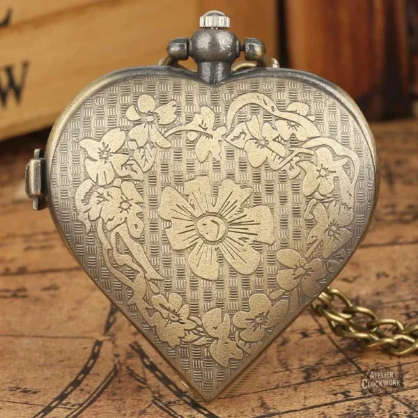 Bijou montre femme au design steampunk