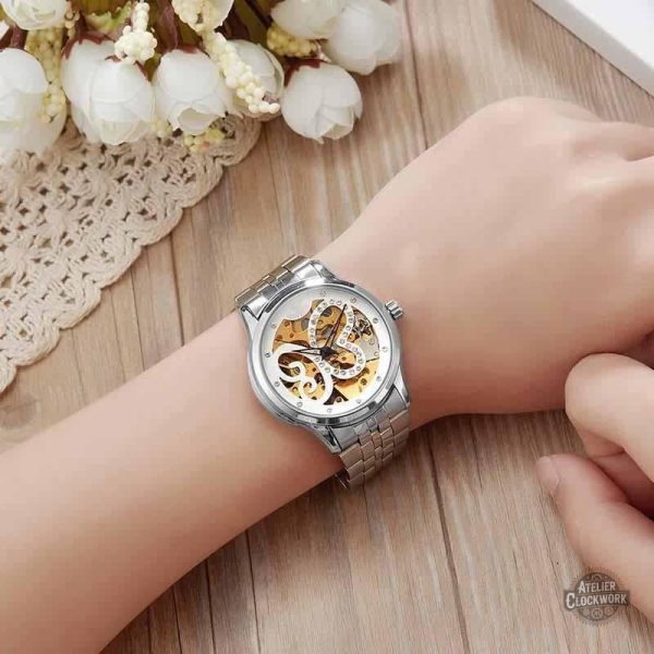 Accessoire steampunk avec motif papillon
