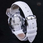 Montre squelettique blanche alliant vintage et modernité