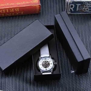 Design élégant de montre squelette pour femmes