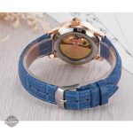 Montre squelette bleue, un mélange de style et d'élégance