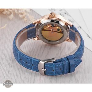 Montre squelette bleue, un mélange de style et d'élégance
