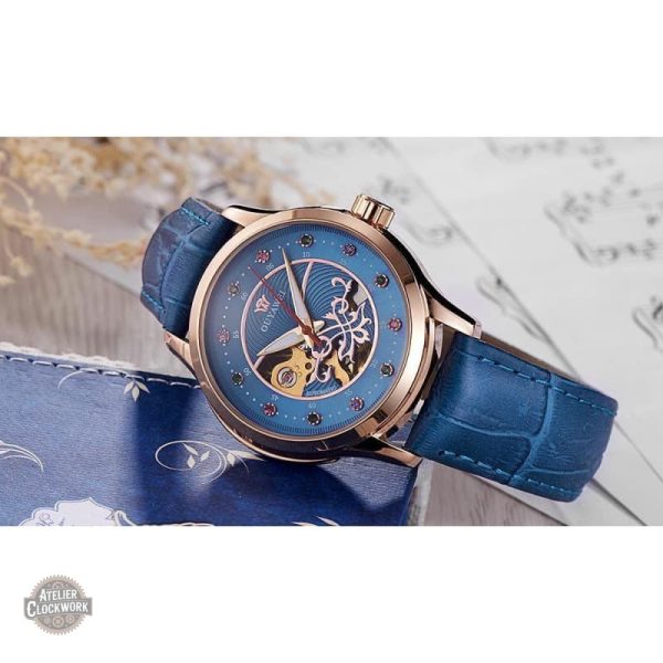 Accessoire tendance, montre squelette pour femme en bleu