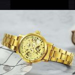 Accessoire chic : montre squelette plaqué or