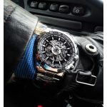Montre à mécanisme apparent, style audacieux