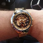 Accessoire élégant pour homme au style steampunk